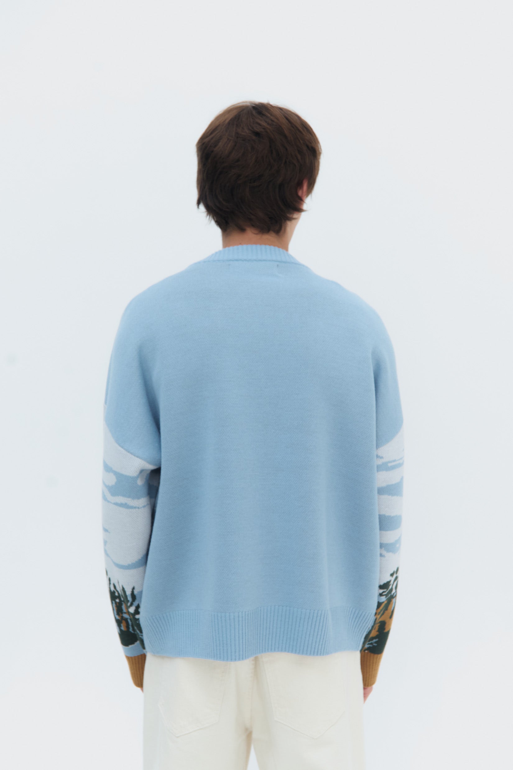 Back view of Archipiélago Sweater – oversized fit in green and orange tones