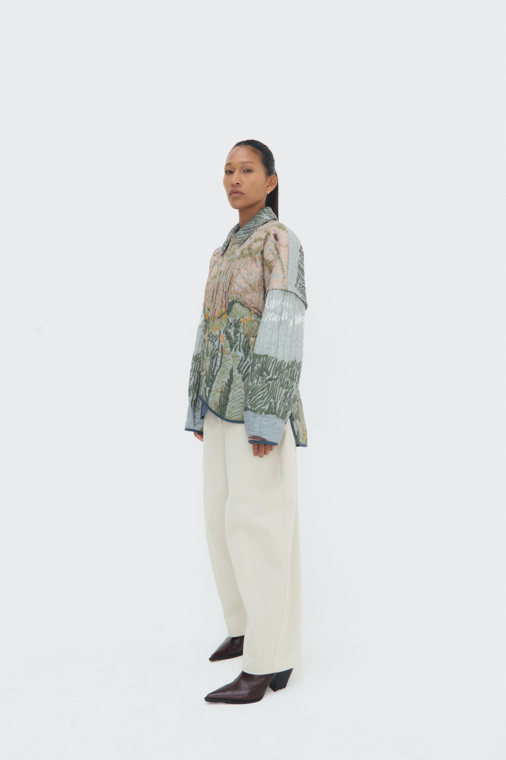Side view of Bruma Quilted Jacket – oversized fit and vertical quilted stitching