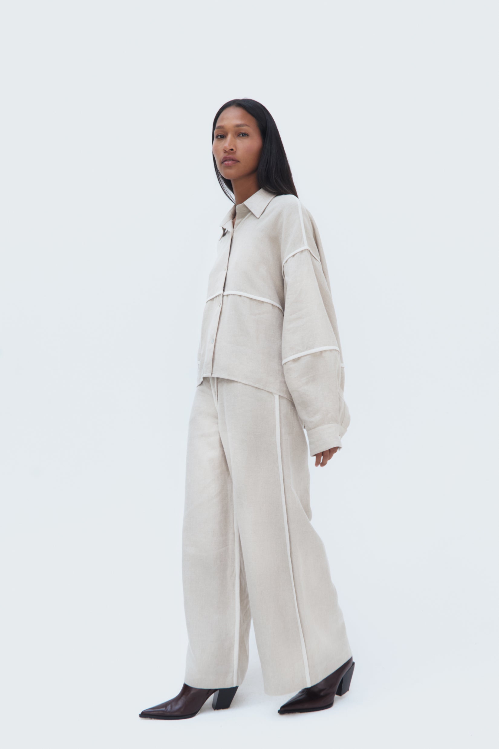 Side view of Duna Piped Blouse – relaxed fit and clean lines