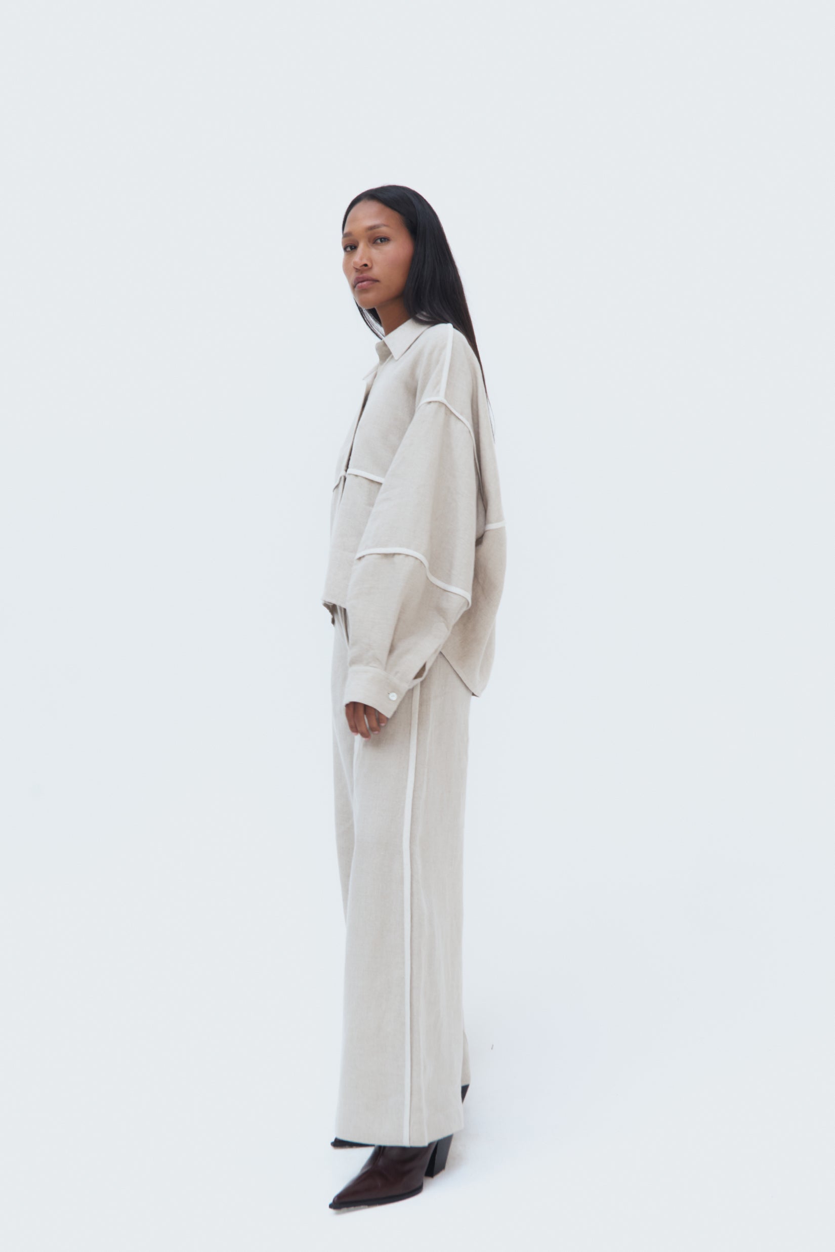 Total Look of Duna Piped Blouse – relaxed fit and clean lines