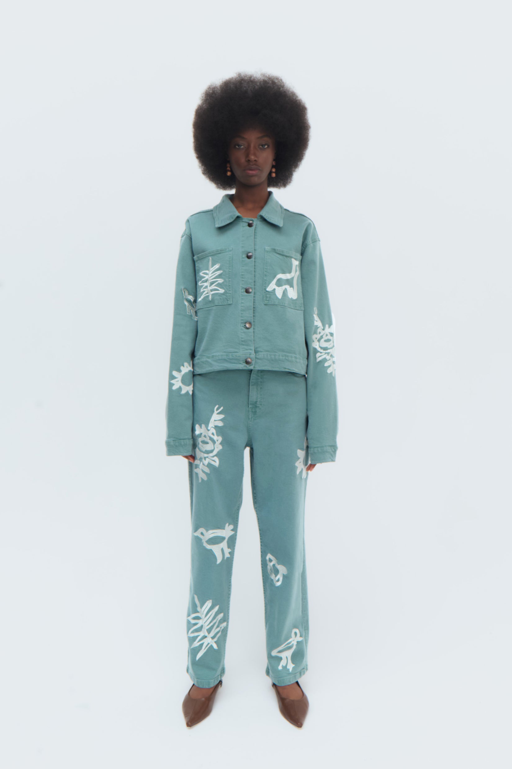 Total Look Iconos Jeans in Aqua Green by Olga Fisch – embroidered straight-fit cotton denim pants