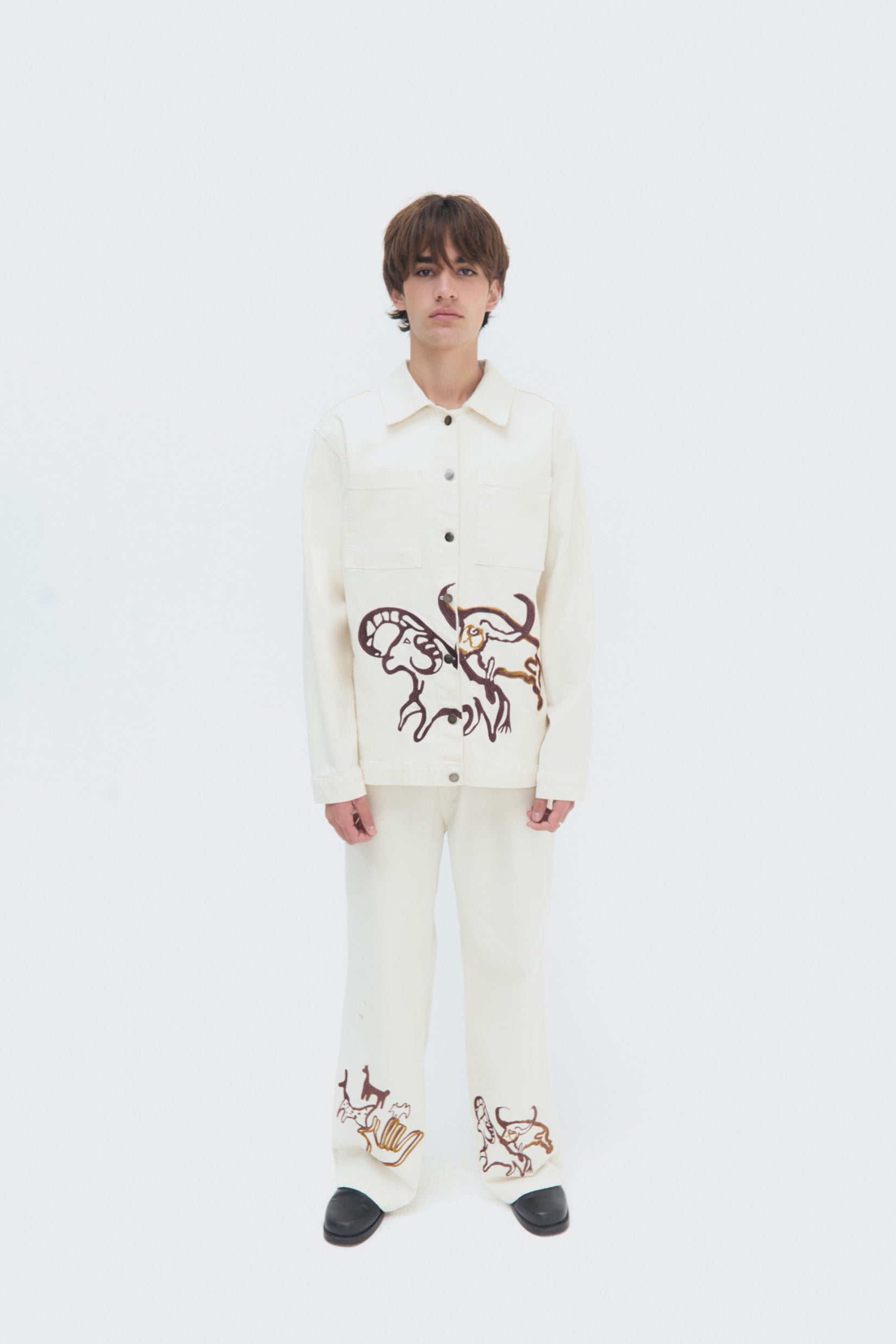 Mammout Jeans by Olga Fisch – flared embroidered cotton denim pants. Total look male model.
