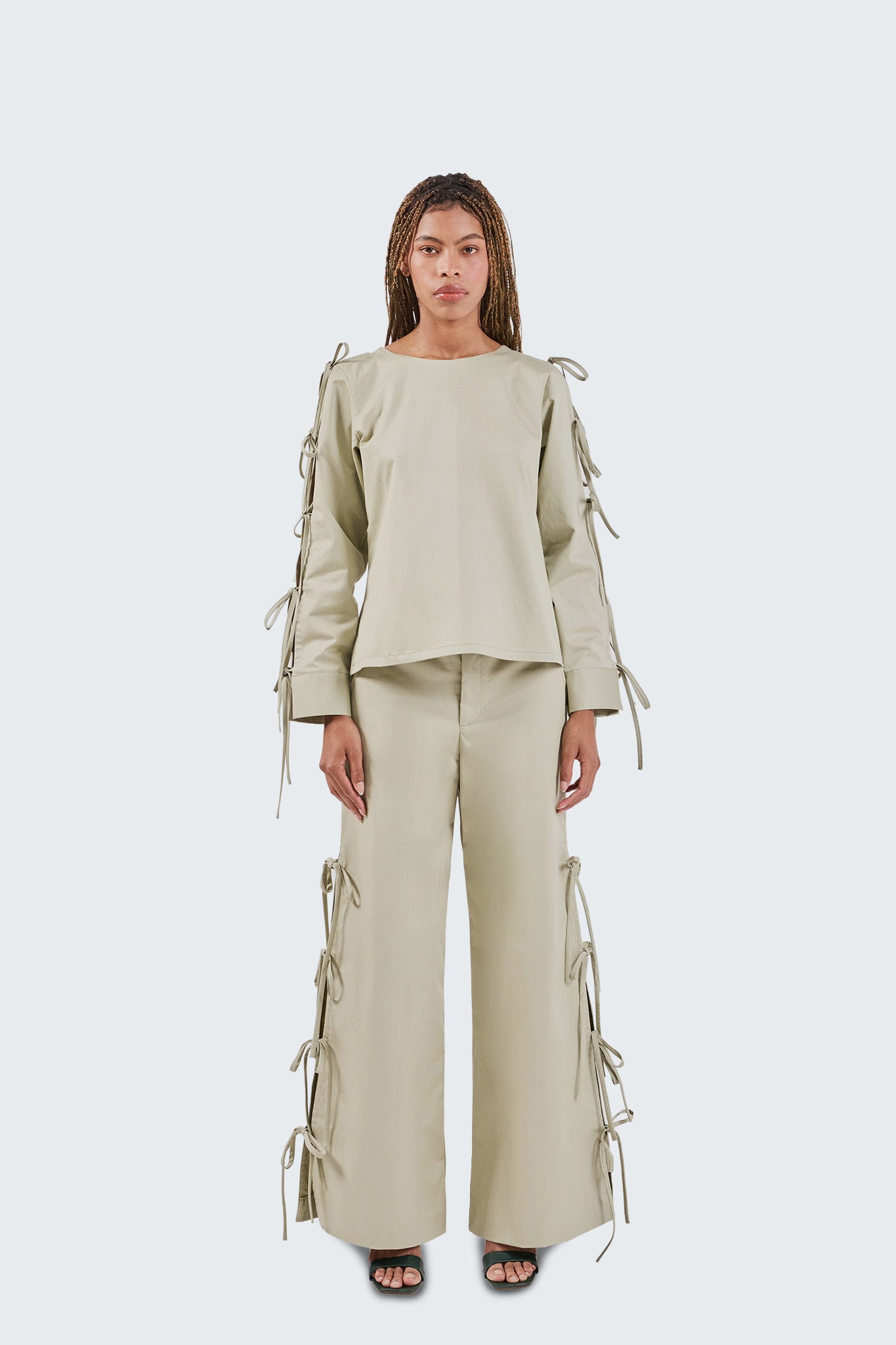 Woman wearing the marina knotted set in moss. 