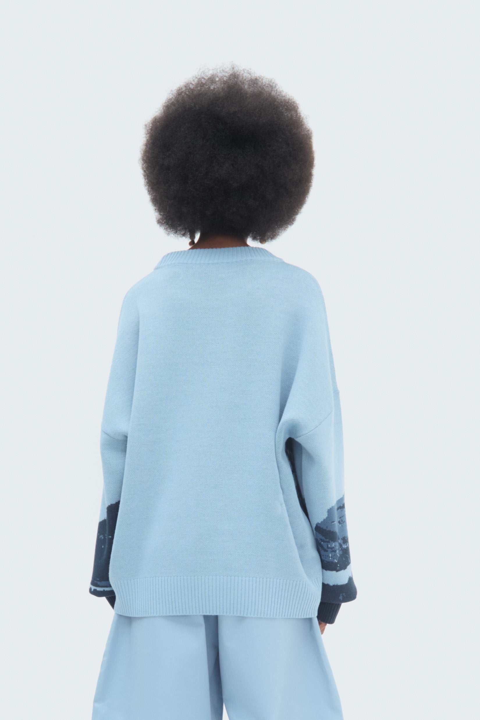 Back view of the oversized Páramo Sweater with dropped shoulders