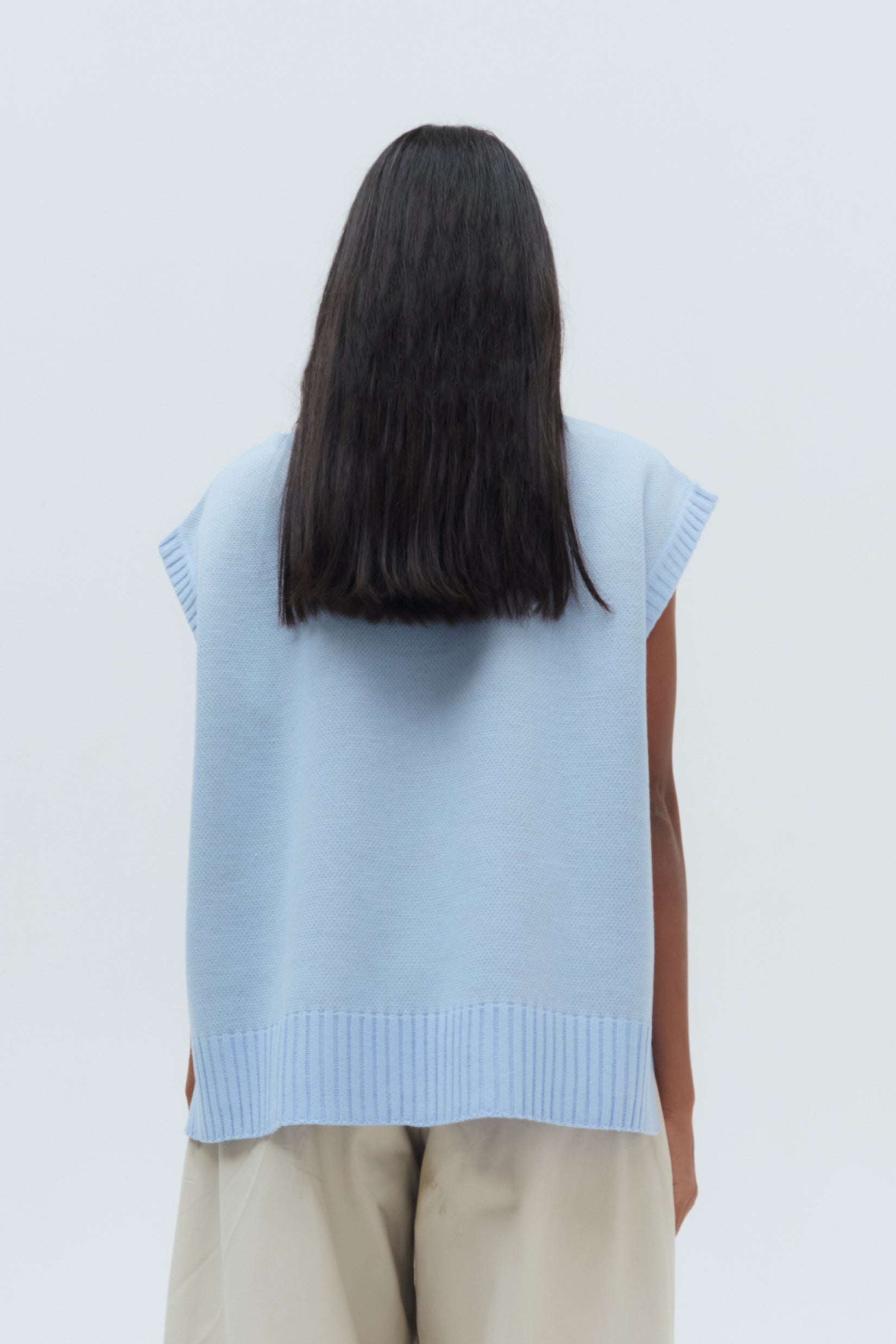 Back view Páramo Sweater Vest by Olga Fisch – blue sleeveless knit with botanical design.