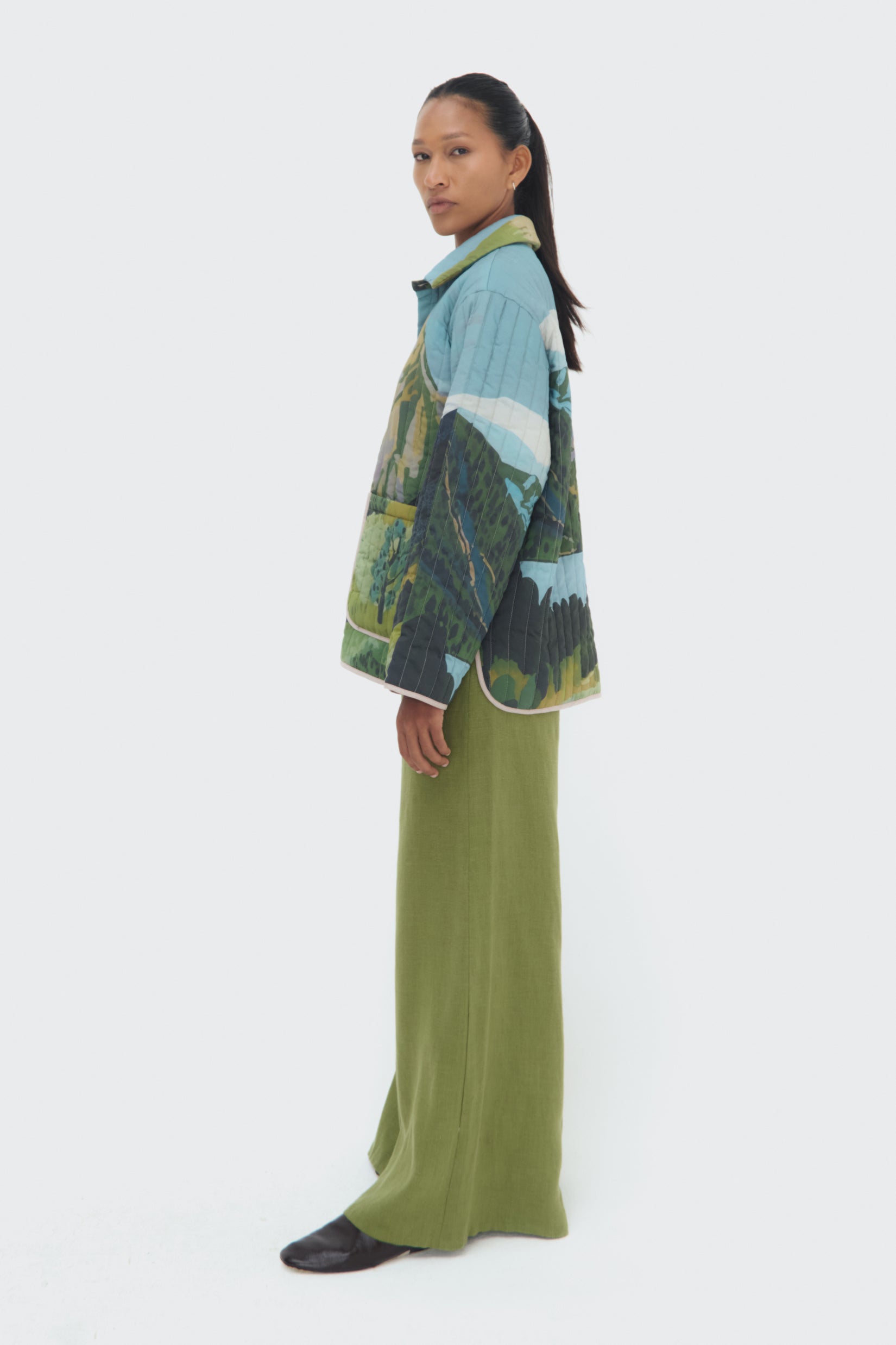 Side view of Bruma Quilted Jacket – oversized fit and vertical quilted stitching